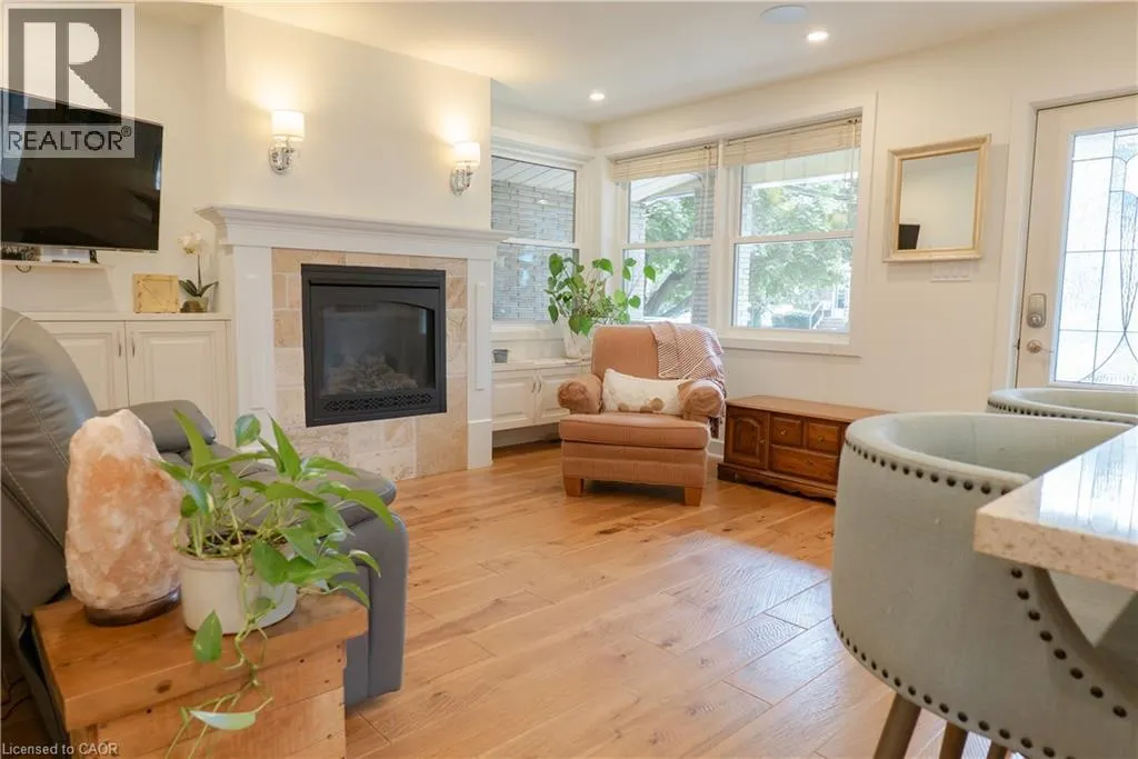 8 CAMERON Avenue