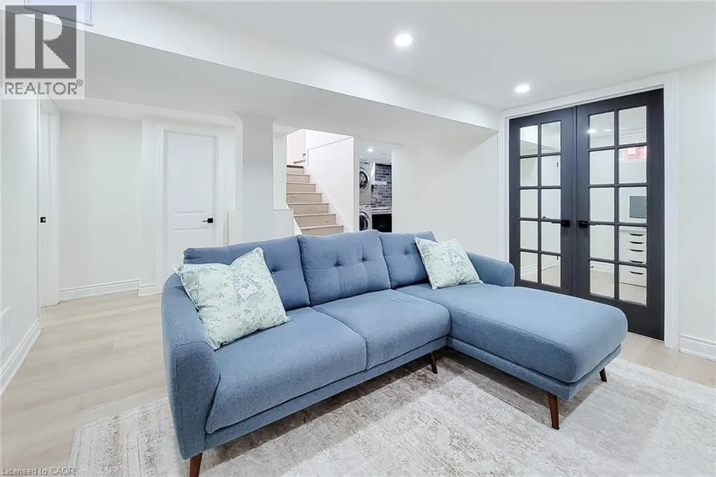 8 ALBEMARLE Street