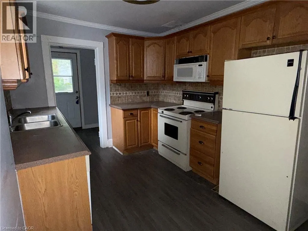 182 WOODWARD Avenue