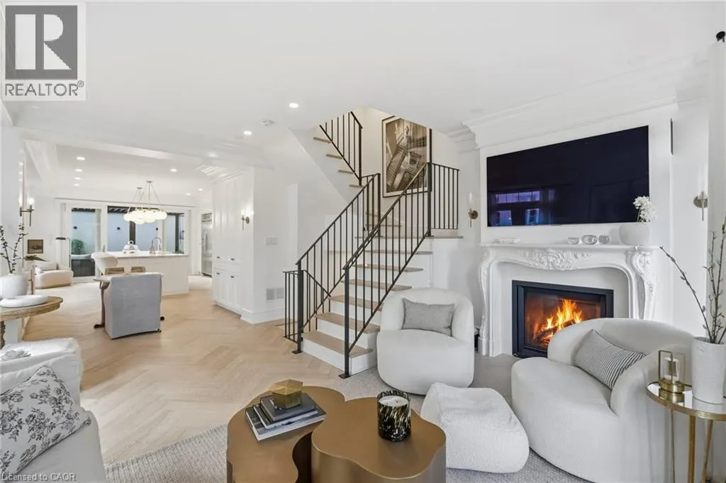305 RANDALL Street
