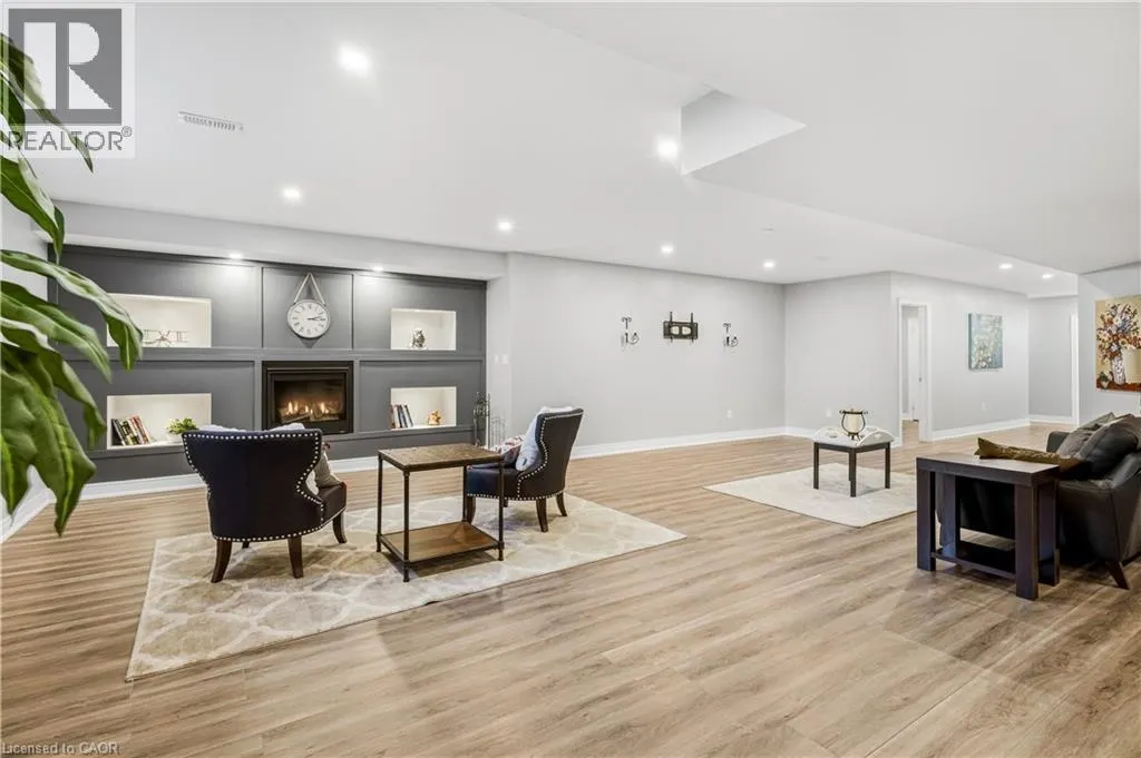 28 SANDALWOOD Crescent