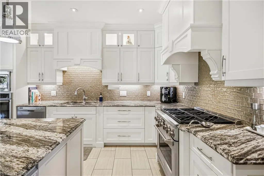28 SANDALWOOD Crescent