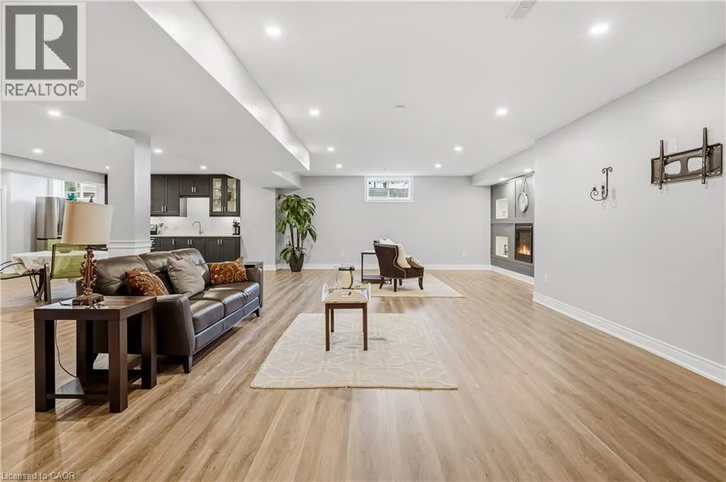 28 SANDALWOOD Crescent