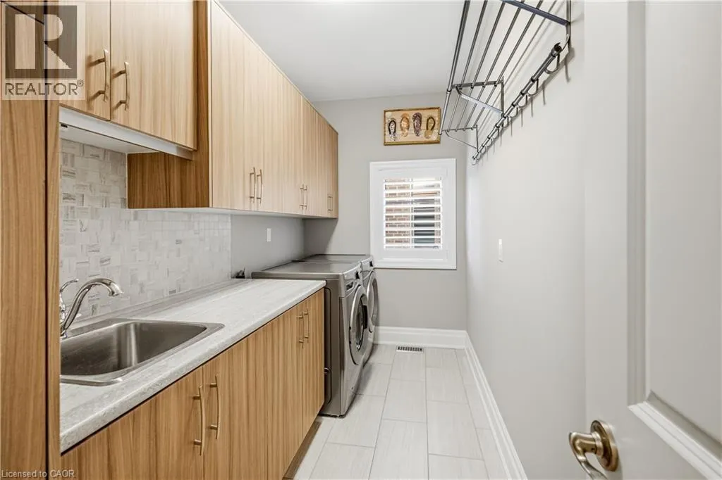 28 SANDALWOOD Crescent