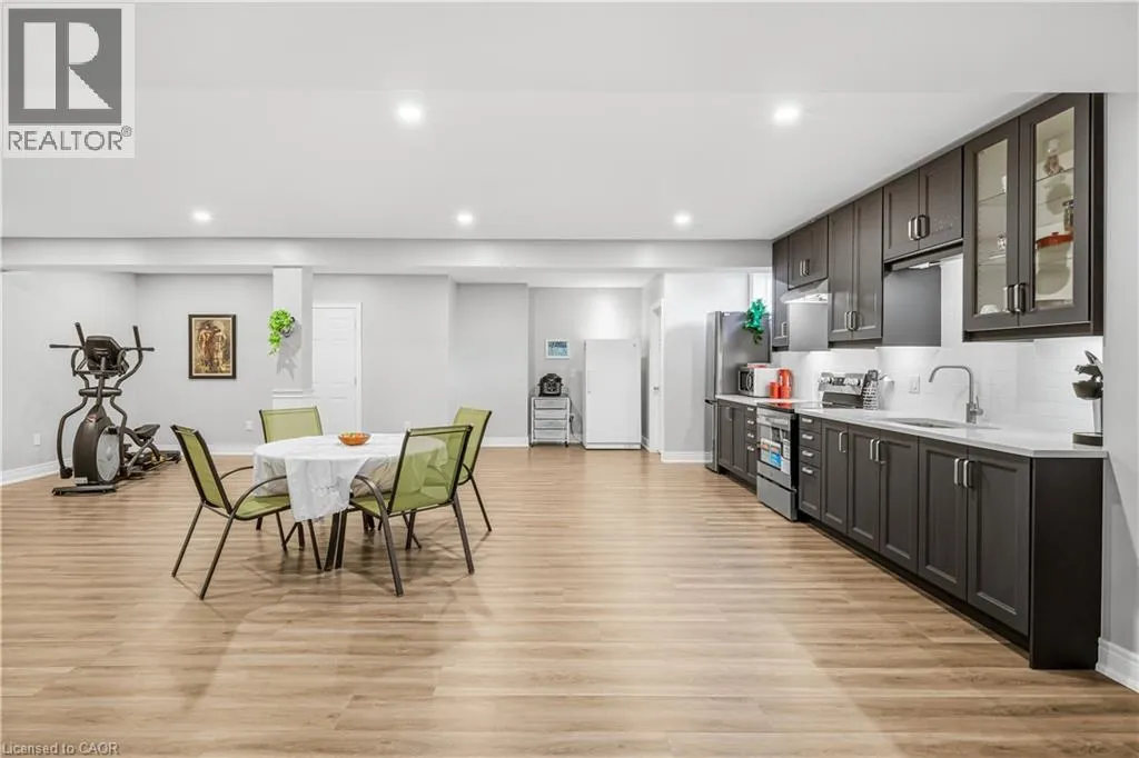 28 SANDALWOOD Crescent