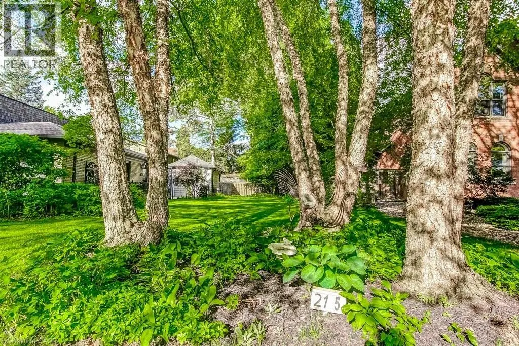 215 BRIAR HILL Crescent