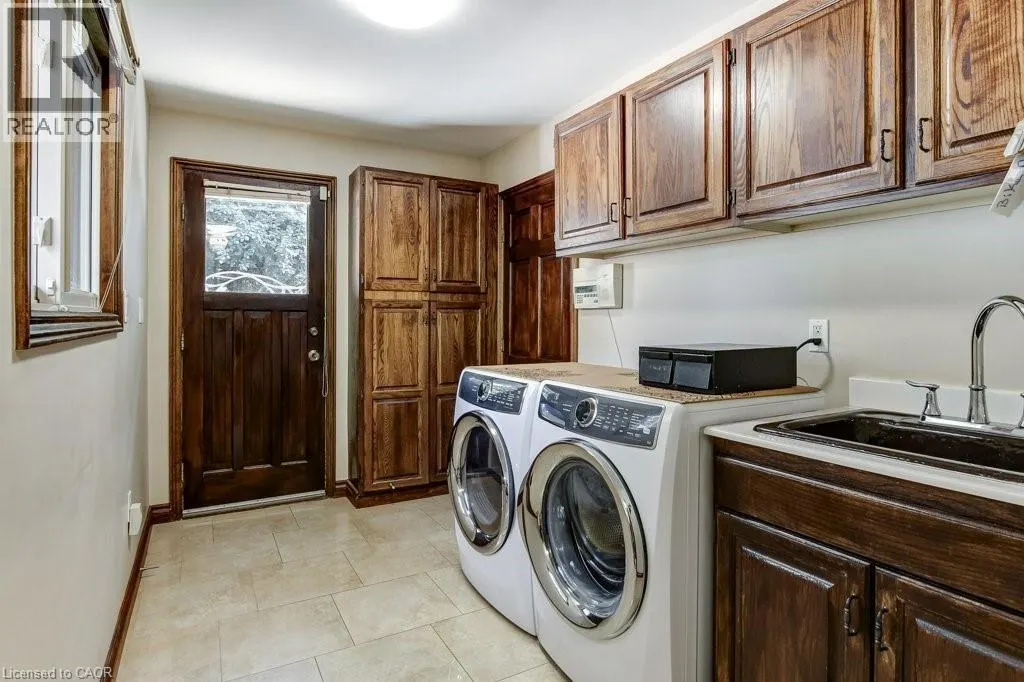 215 BRIAR HILL Crescent