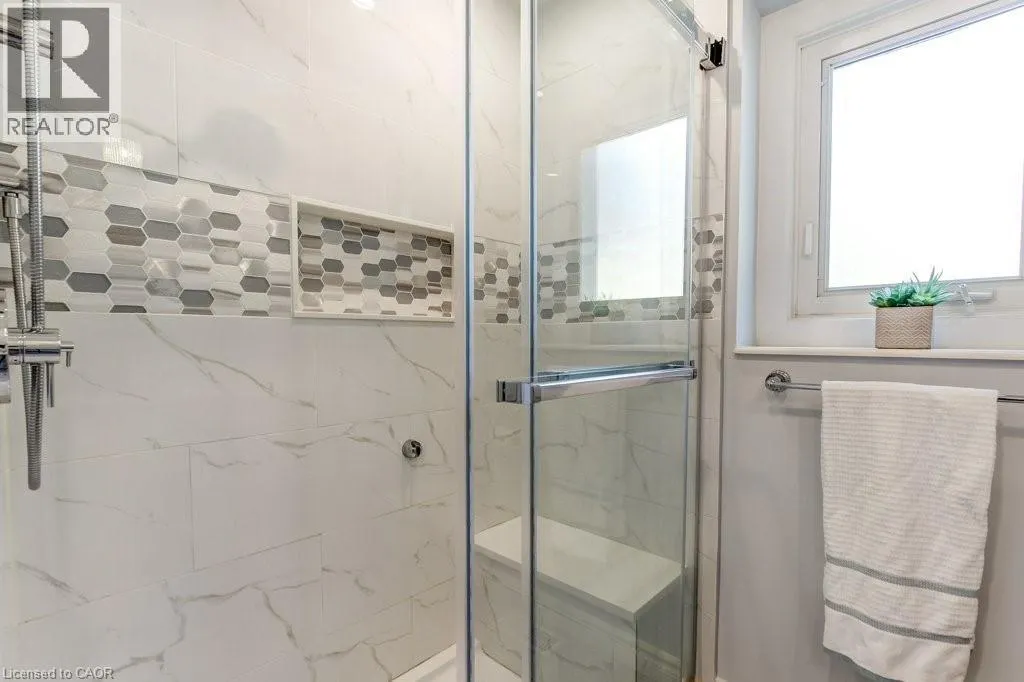 215 BRIAR HILL Crescent