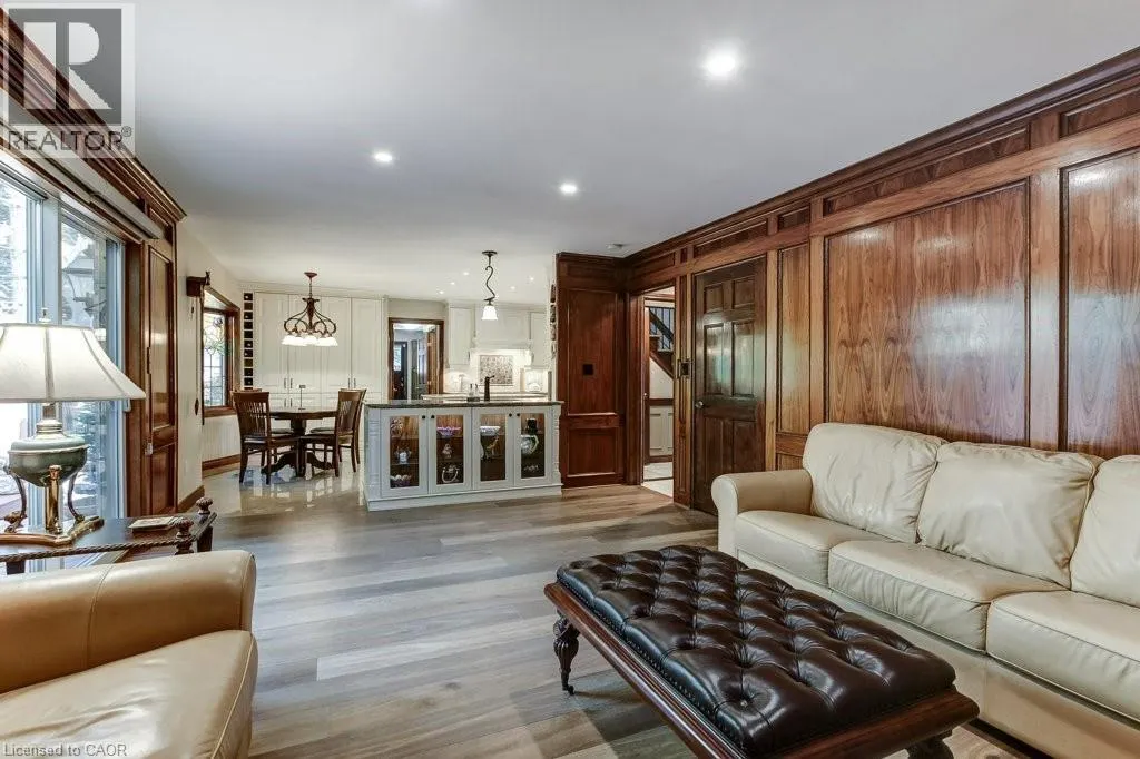 215 BRIAR HILL Crescent