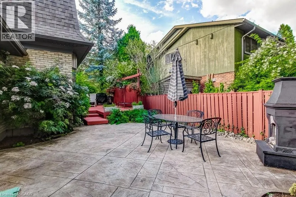 215 BRIAR HILL Crescent