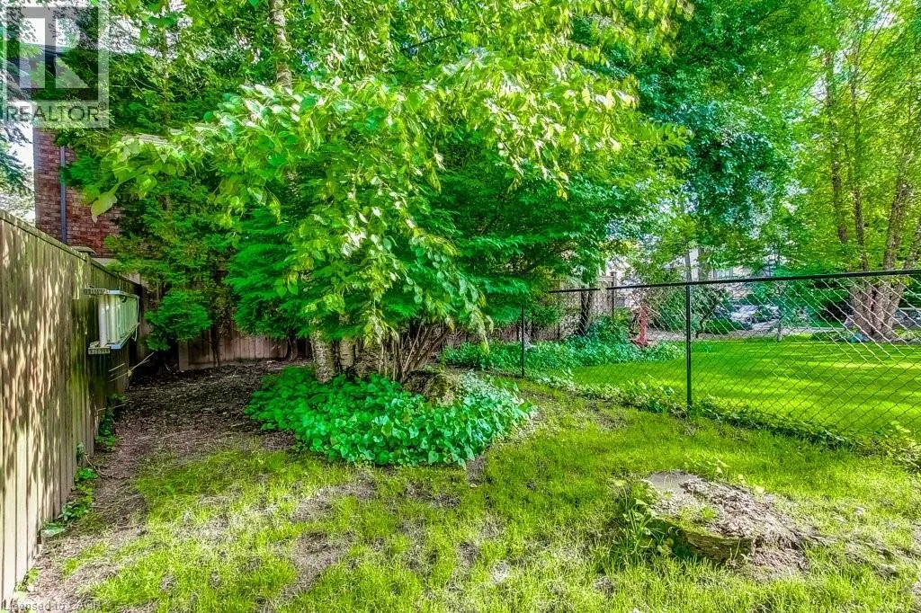 215 BRIAR HILL Crescent