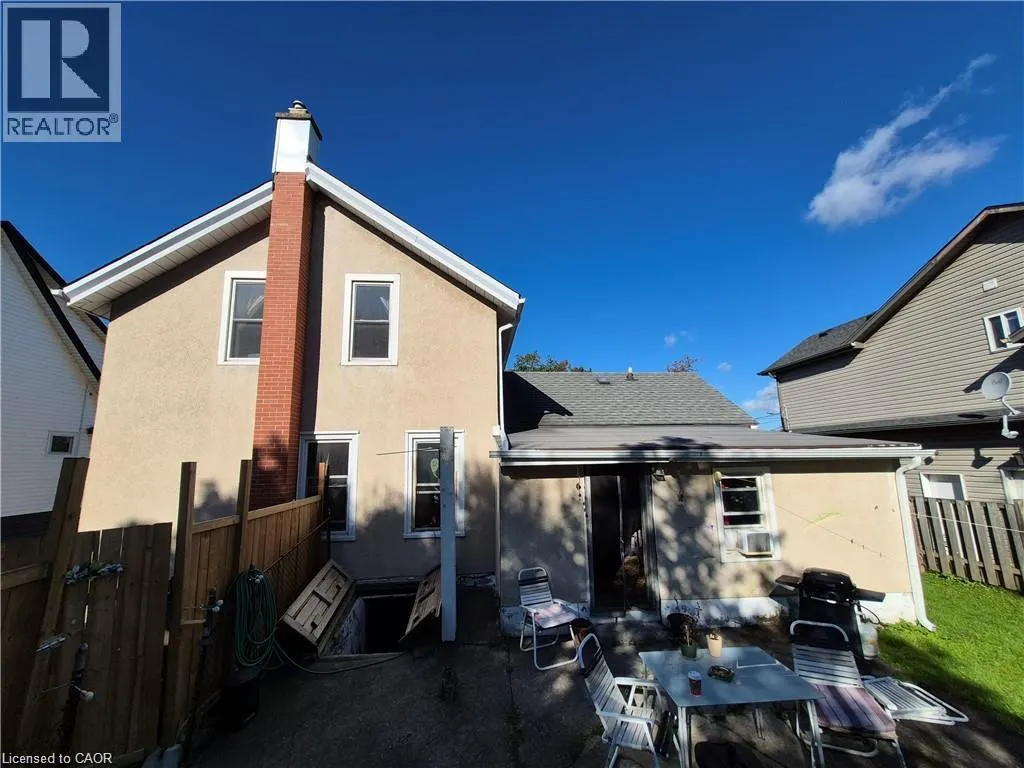 20 CARLETON Street N
