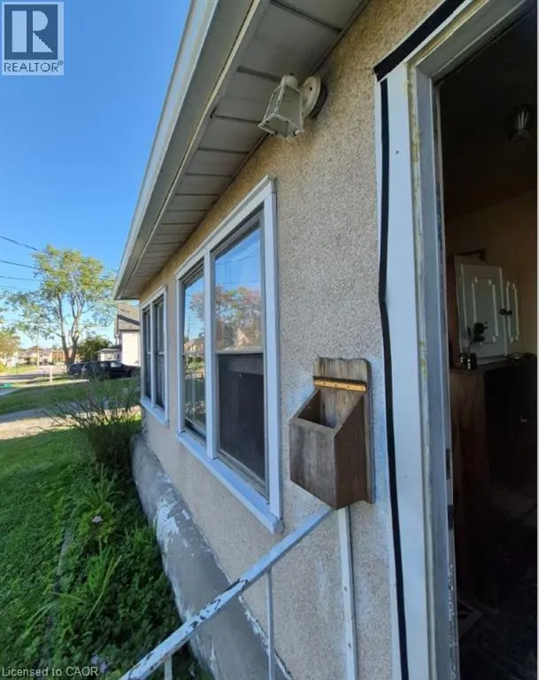 20 CARLETON Street N