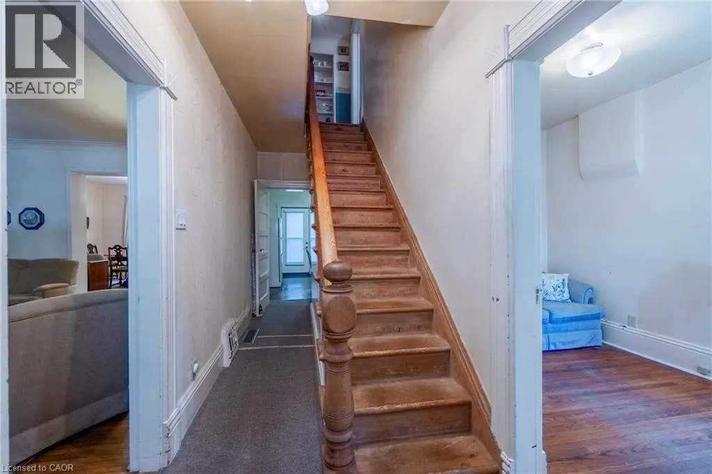 33 PALMERSTON Avenue