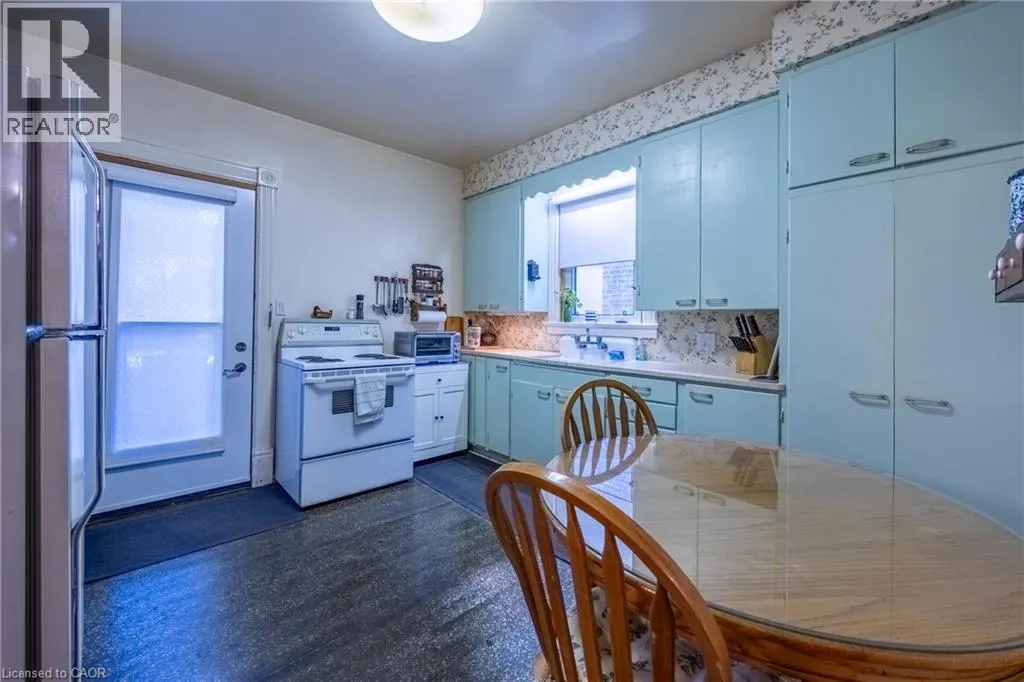 33 PALMERSTON Avenue