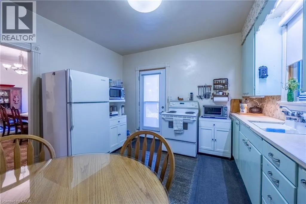 33 PALMERSTON Avenue