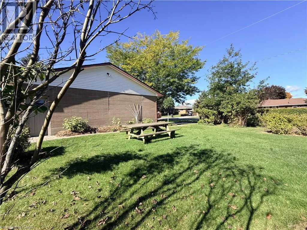 181 MONTCLAIR Crescent