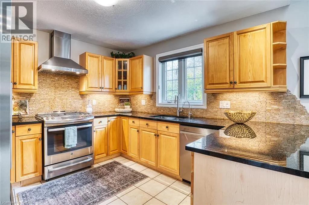 148 CAROLINIAN Lane