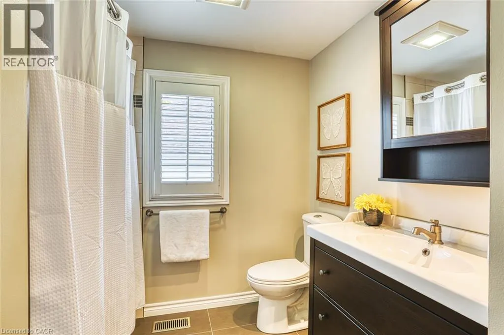148 CAROLINIAN Lane