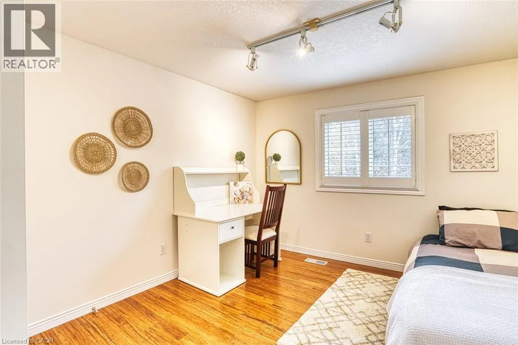 148 CAROLINIAN Lane
