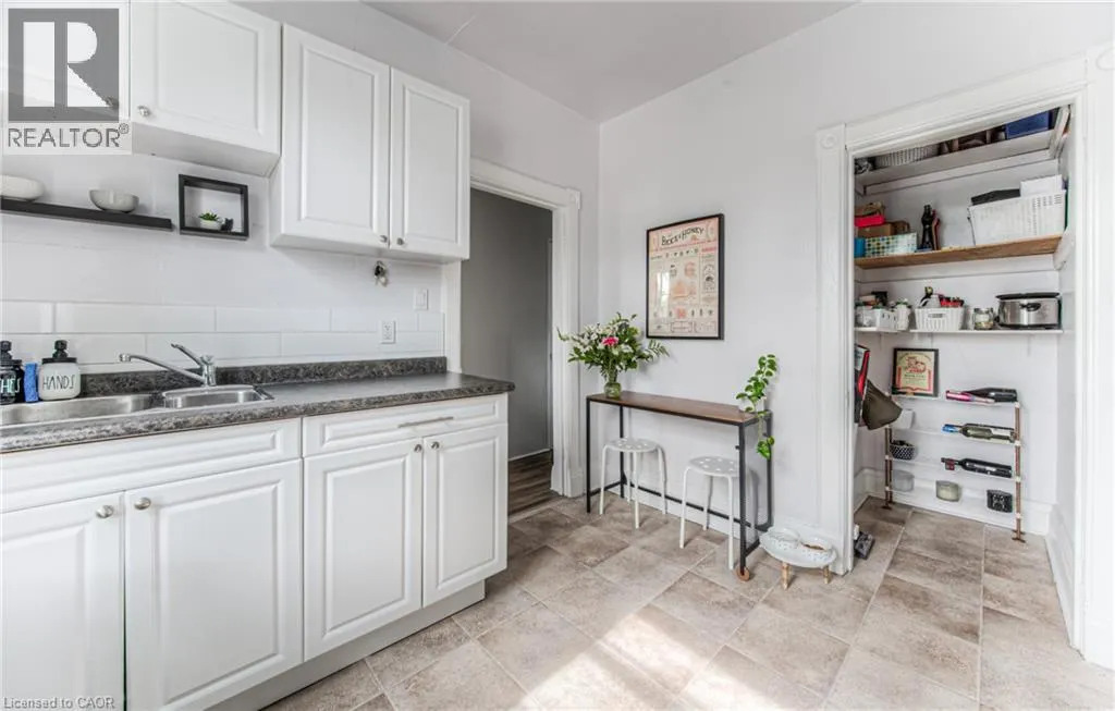 404 DUKE Street W Unit# Upper #Upper