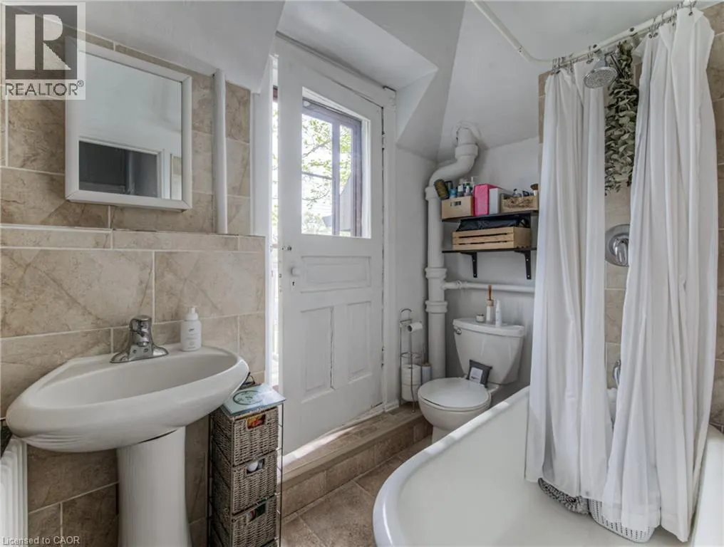 404 DUKE Street W Unit# Upper #Upper