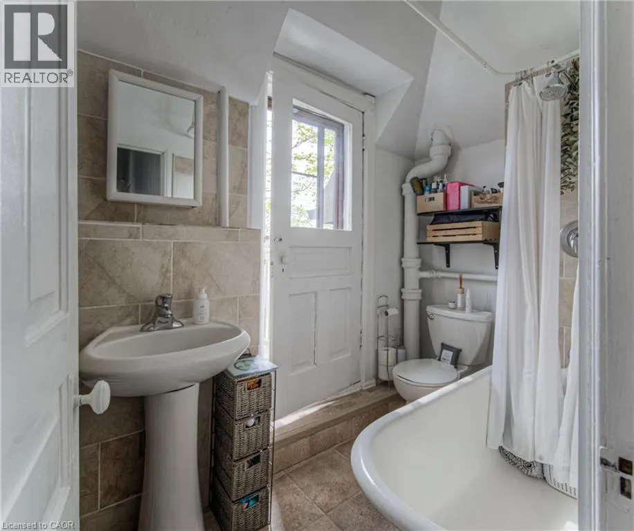 404 DUKE Street W Unit# Upper #Upper