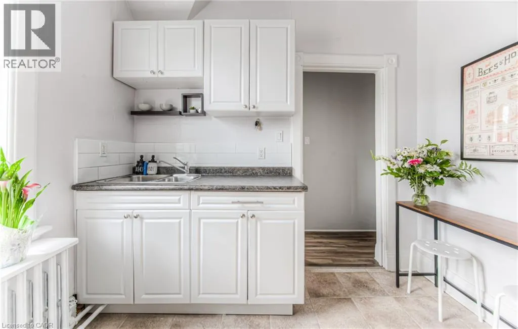 404 DUKE Street W Unit# Upper #Upper