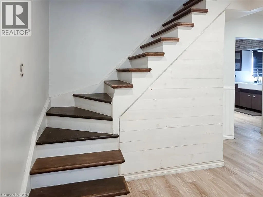 212 NIAGARA Street