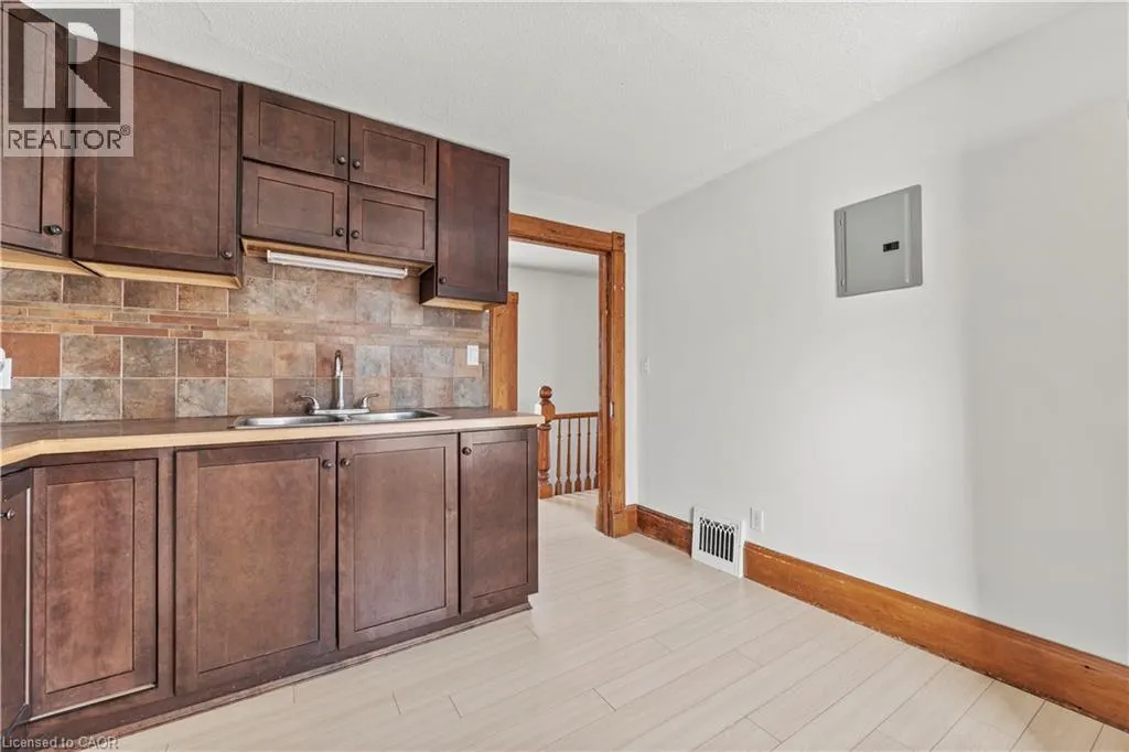 33 RICH Avenue Unit# Upper #Upper