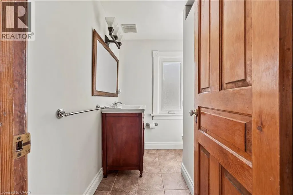 33 RICH Avenue Unit# Upper #Upper