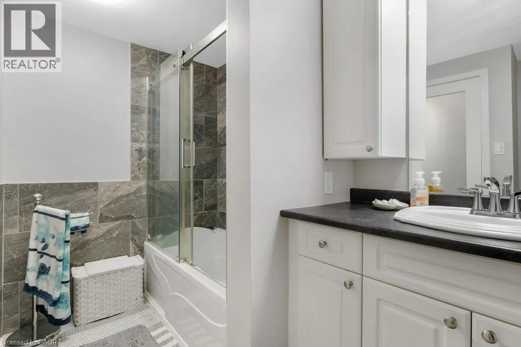 320 TRAYNOR Avenue Unit# 1 #1