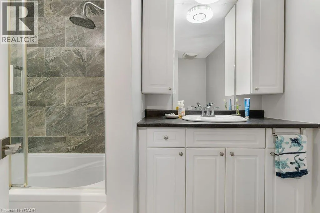 320 TRAYNOR Avenue Unit# 1 #1