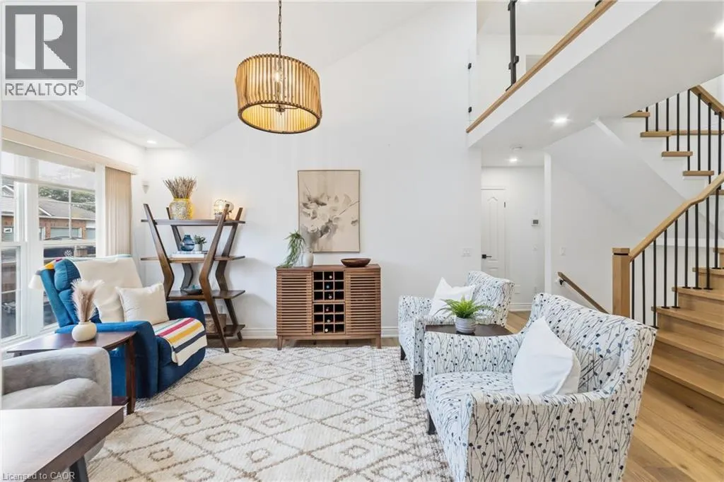 1085 HARROGATE Drive Unit# 5 #5