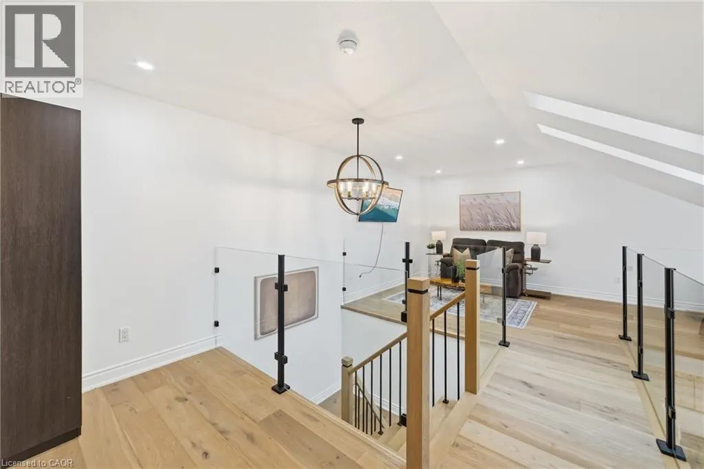 1085 HARROGATE Drive Unit# 5 #5