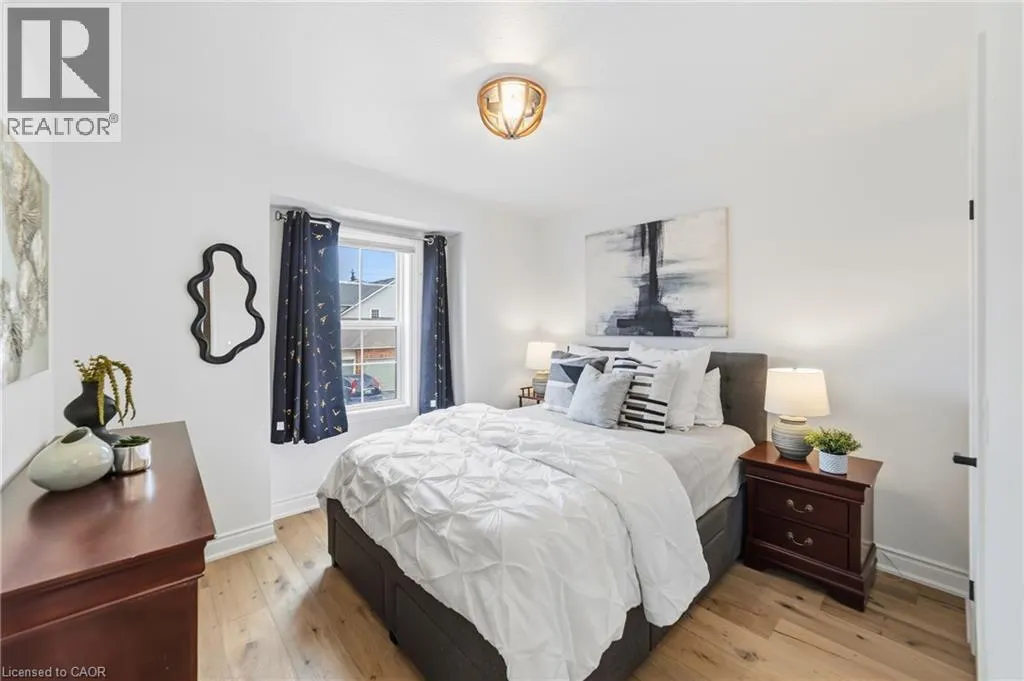 1085 HARROGATE Drive Unit# 5 #5