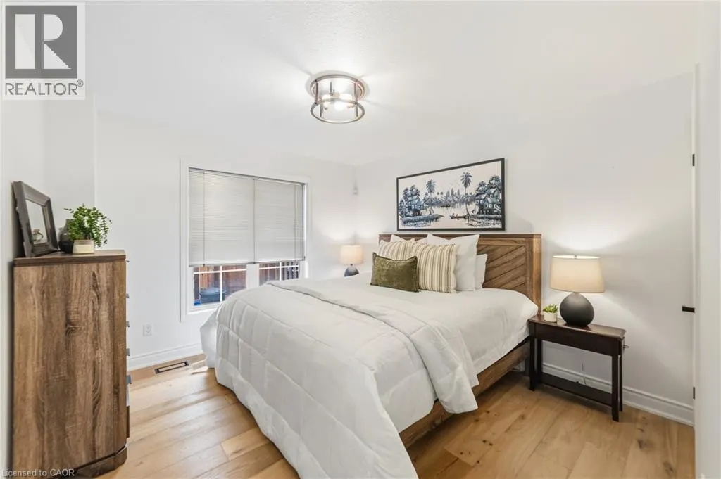 1085 HARROGATE Drive Unit# 5 #5
