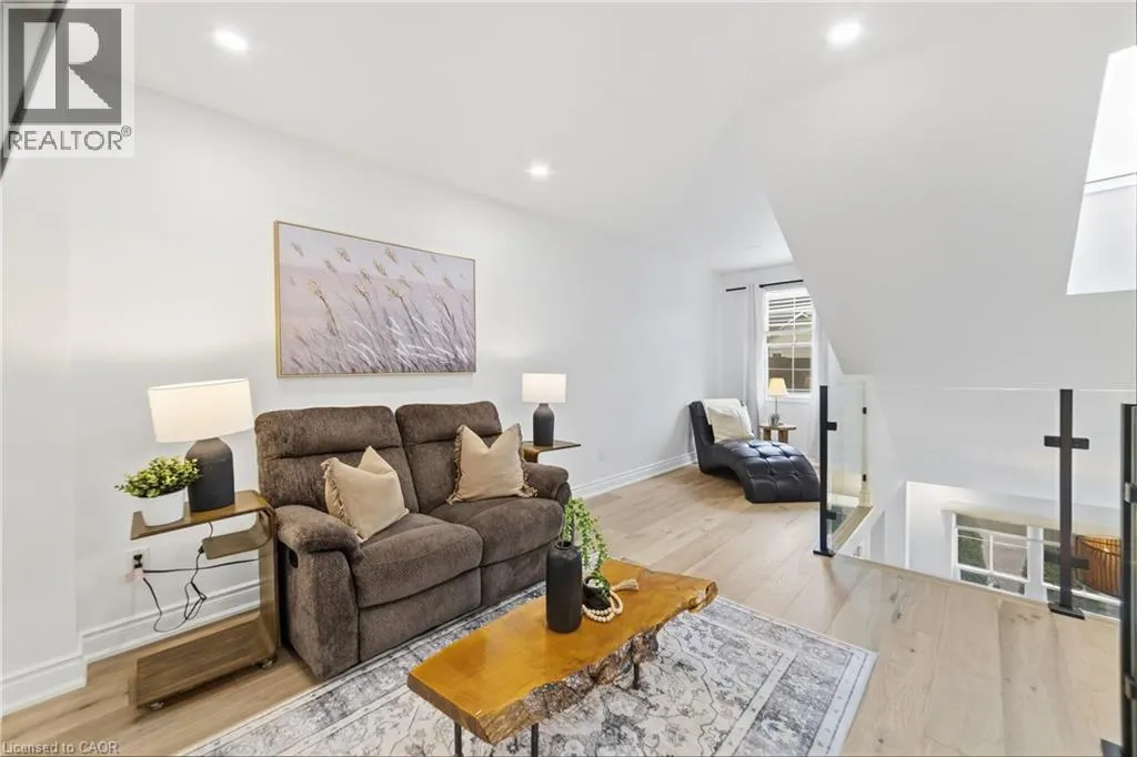 1085 HARROGATE Drive Unit# 5 #5