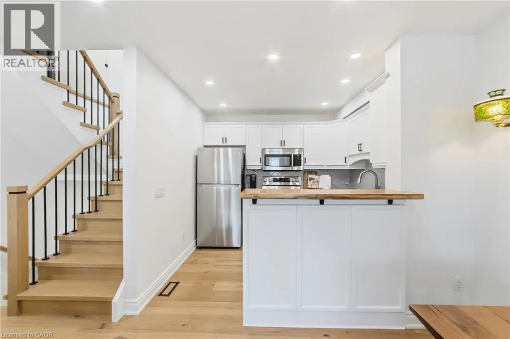 1085 HARROGATE Drive Unit# 5 #5