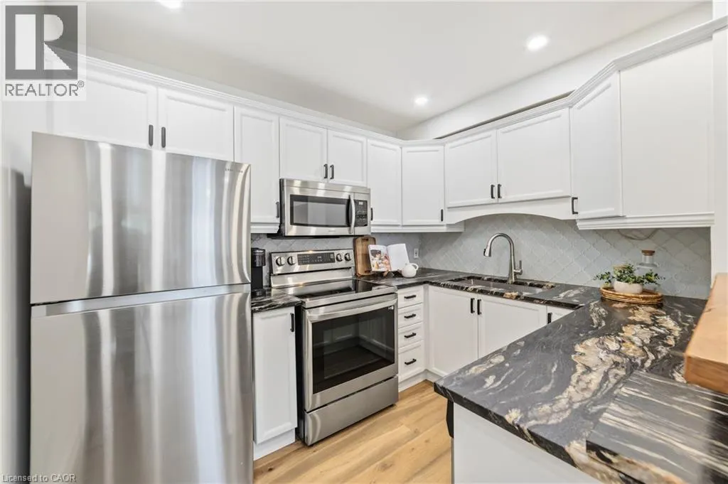 1085 HARROGATE Drive Unit# 5 #5