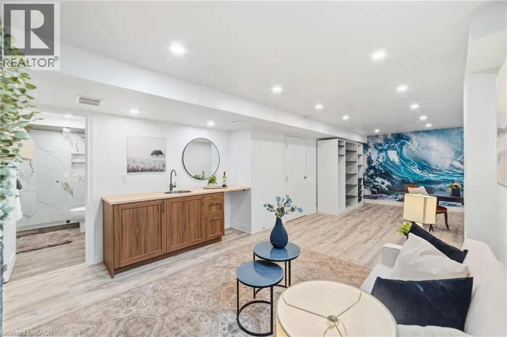 1085 HARROGATE Drive Unit# 5 #5