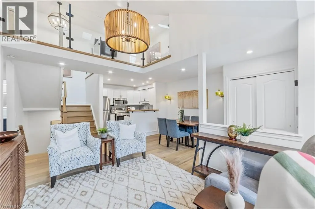 1085 HARROGATE Drive Unit# 5 #5
