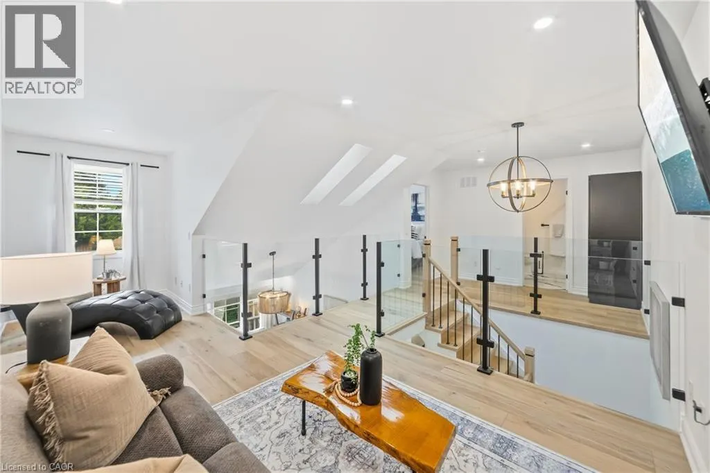 1085 HARROGATE Drive Unit# 5 #5