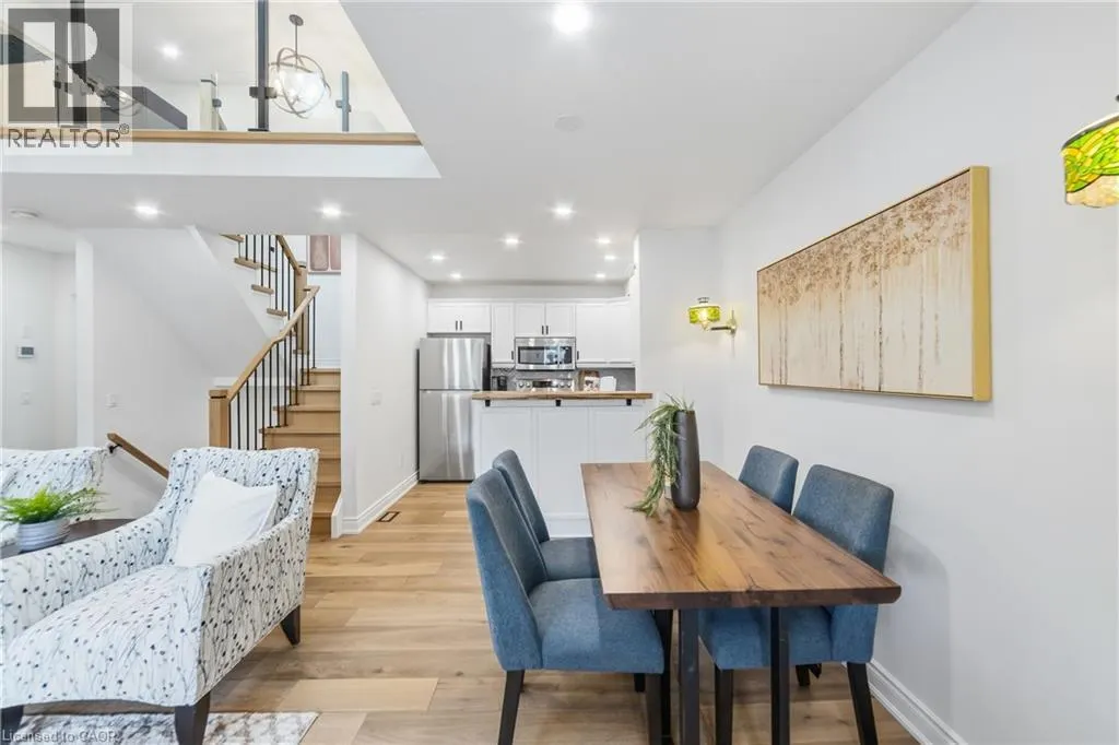 1085 HARROGATE Drive Unit# 5 #5