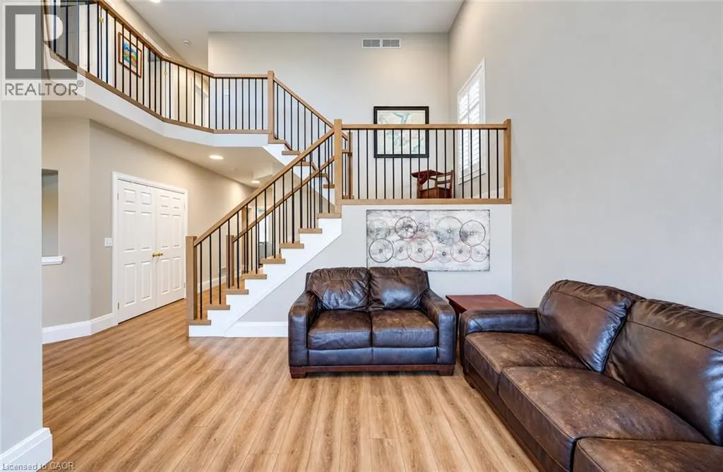 102 SCHWEITZER Crescent
