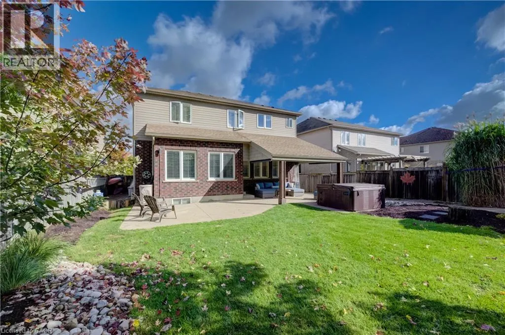 102 SCHWEITZER Crescent