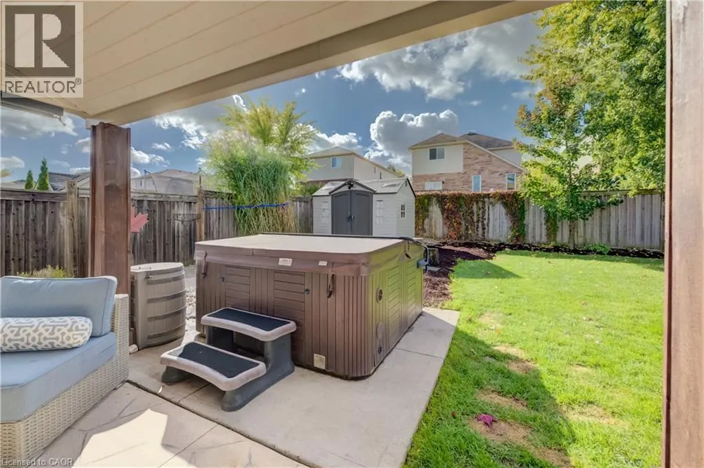 102 SCHWEITZER Crescent
