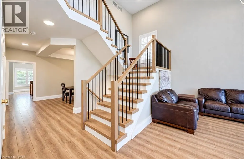102 SCHWEITZER Crescent