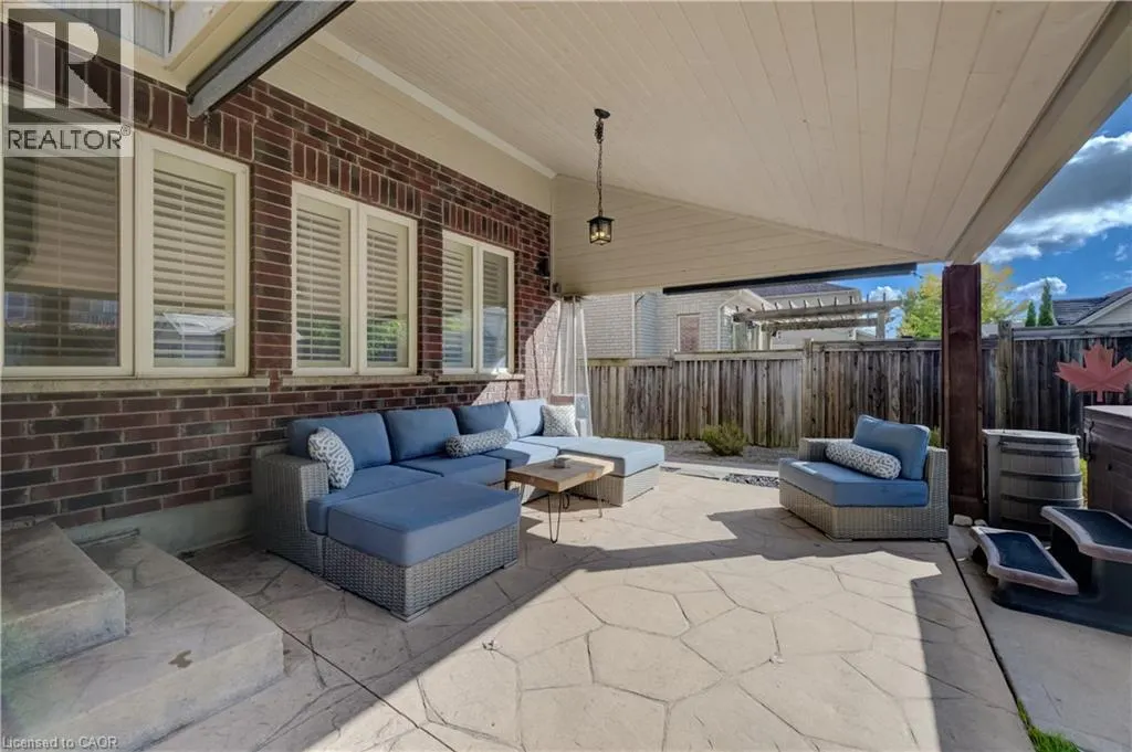 102 SCHWEITZER Crescent