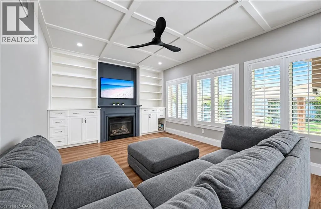 102 SCHWEITZER Crescent